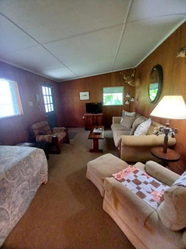Stegbone'S Fish Camp And Resort Satsuma Eksteriør billede
